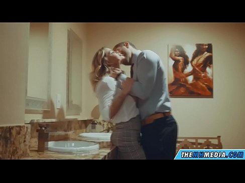 ❤️ As in busty blonde jo ferliedt yn in iepenbier toilet ❤️❌ Porno op fy.pornjk.ru ﹏